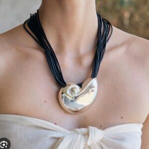 NWT & Duster Limited Edition Zara Shell Necklace One Size